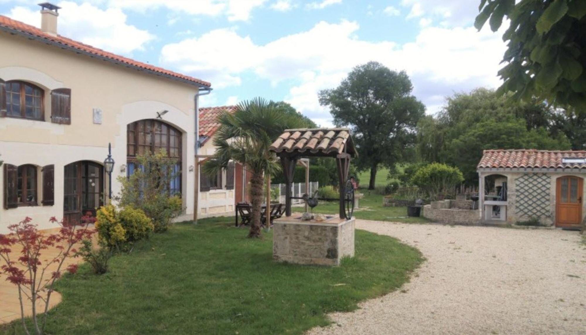 Villa Les Roses De Jonzac Mortiers Exterior foto